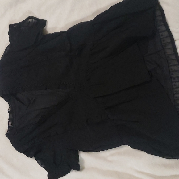 🍁New boutique ruffle Swiss dots deep v top - Picture 6 of 11